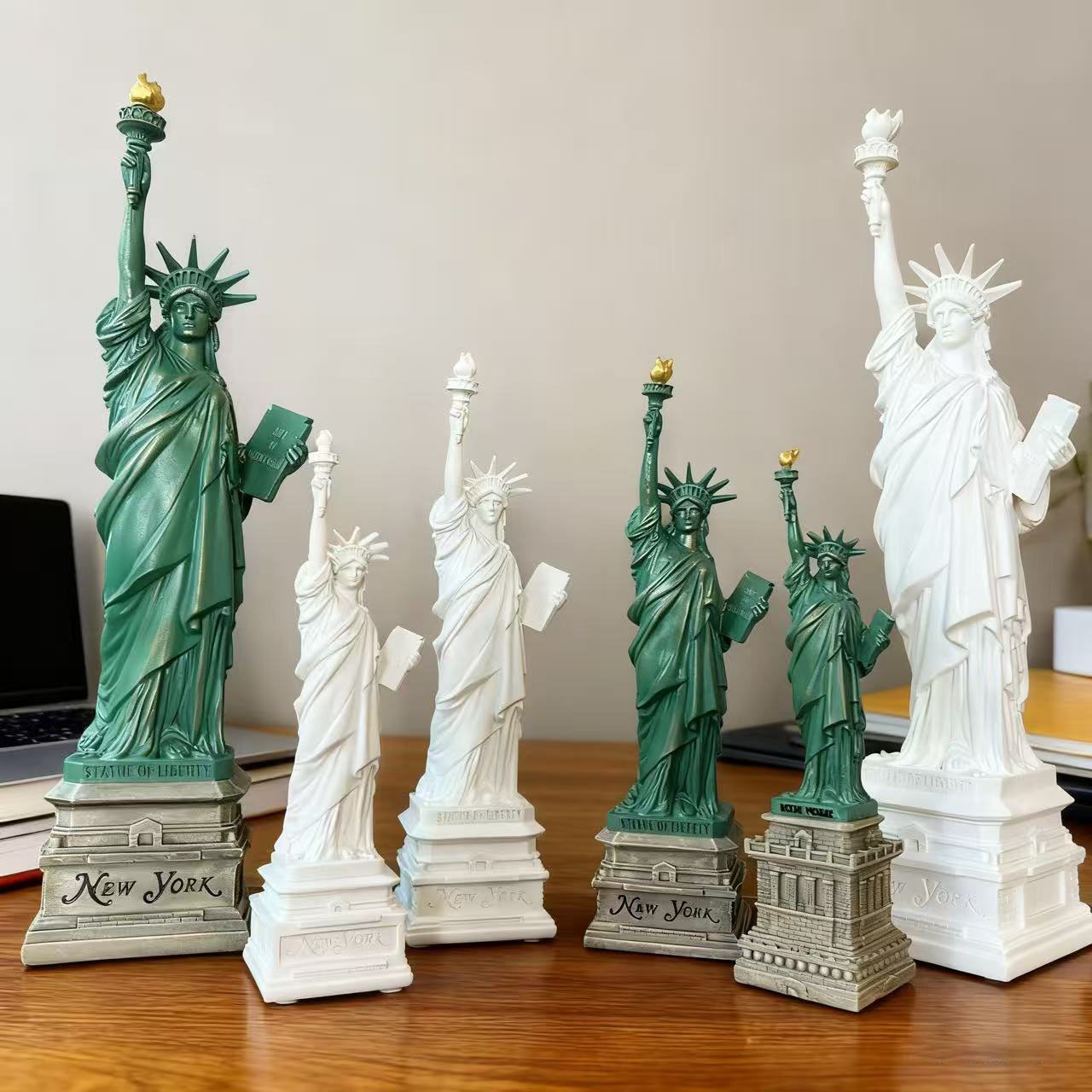 Statue of Liberty Model Desk A - Travel Accessories New York ulasan dan harga
