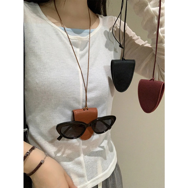 Neck Hangable Magnetic PU Leat - Travel Accessories Pouch For Men ulasan dan harga