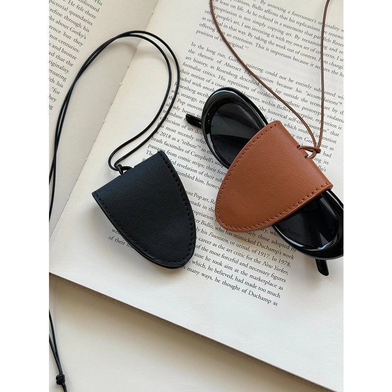 Neck Hangable Magnetic PU Leat - Travel Accessories Pouch For Men ulasan dan harga